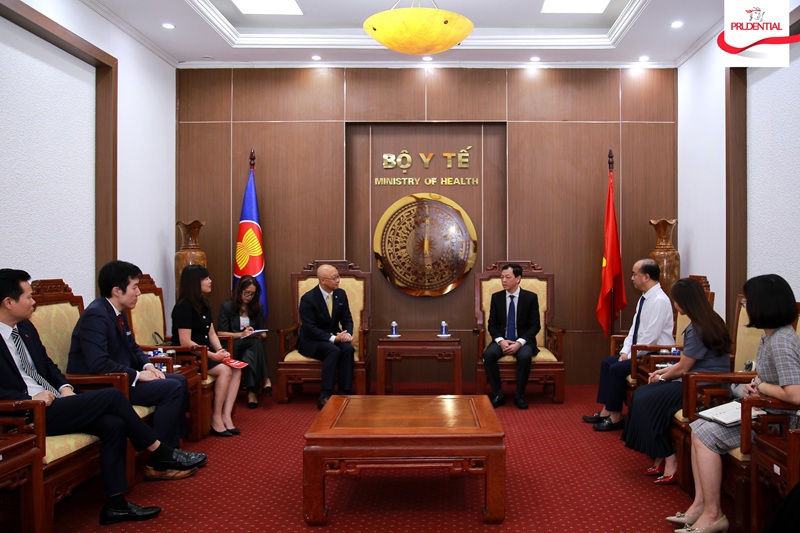 Lãnh đạo Prudential Việt Nam tiếp kiến ông Nguyễn Tri Thức - Thứ trưởng Bộ Y tế. 