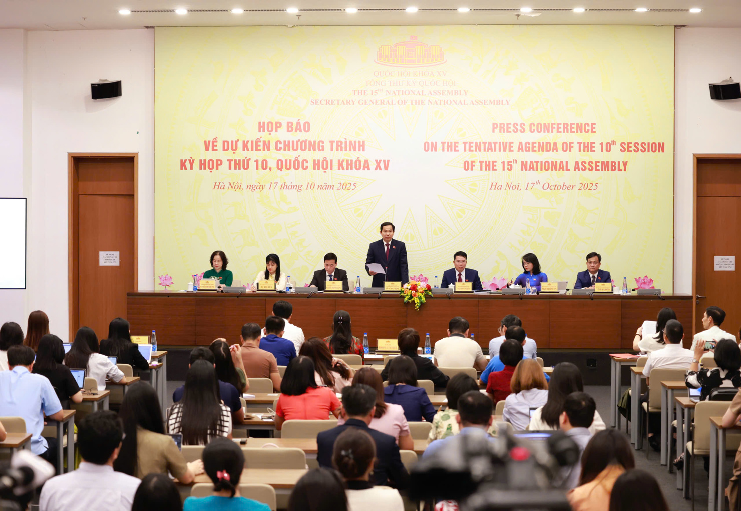 Quang cảnh họp báo.