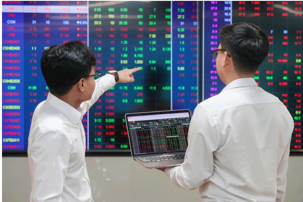 VN-Index chạm 1.800 điểm rồi quay đầu giảm mạnh trong tuần 13–17/10,