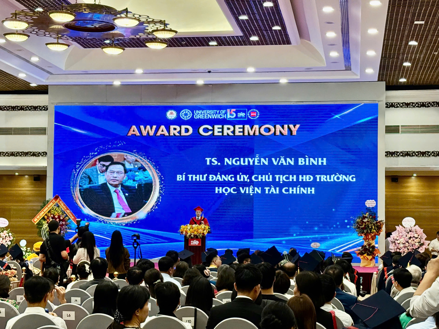 Toàn cảnh Lễ Trao bằng.