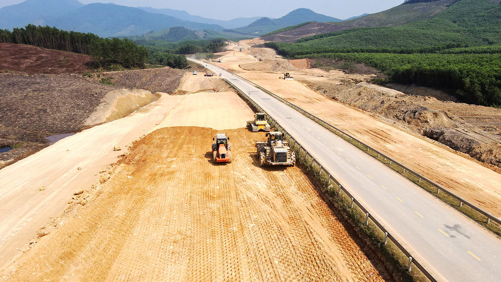 Cải cách thể chế đang trở thành lực đẩy then chốt giúp khơi thông 