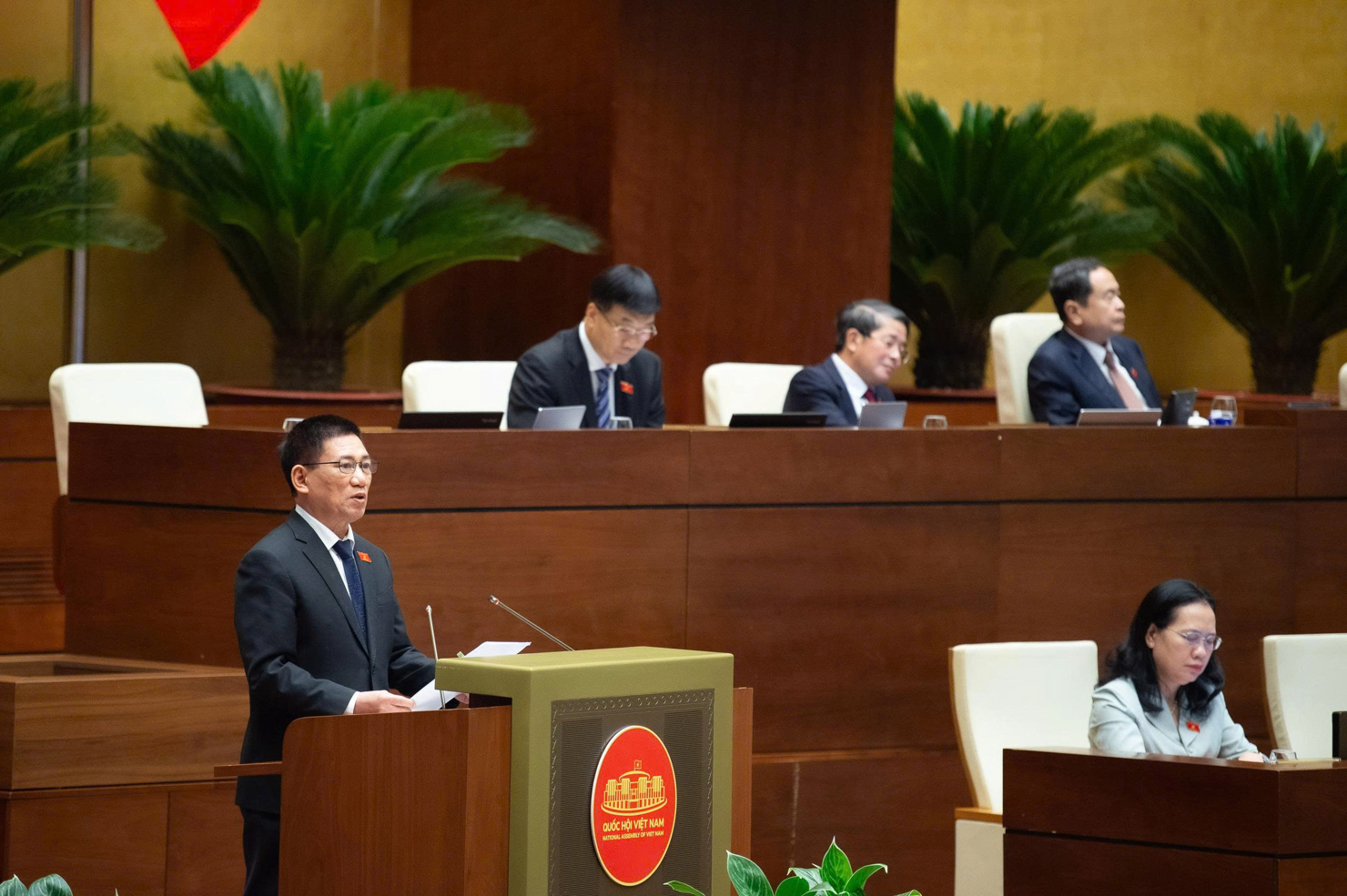 Phó Thủ tướng Chính phủ Hồ Đức Phớc báo cáo kết quả thực hiện Nghị quyết về Kế hoạch cơ cấu lại nền kinh tế giai đoạn 2021-2025.