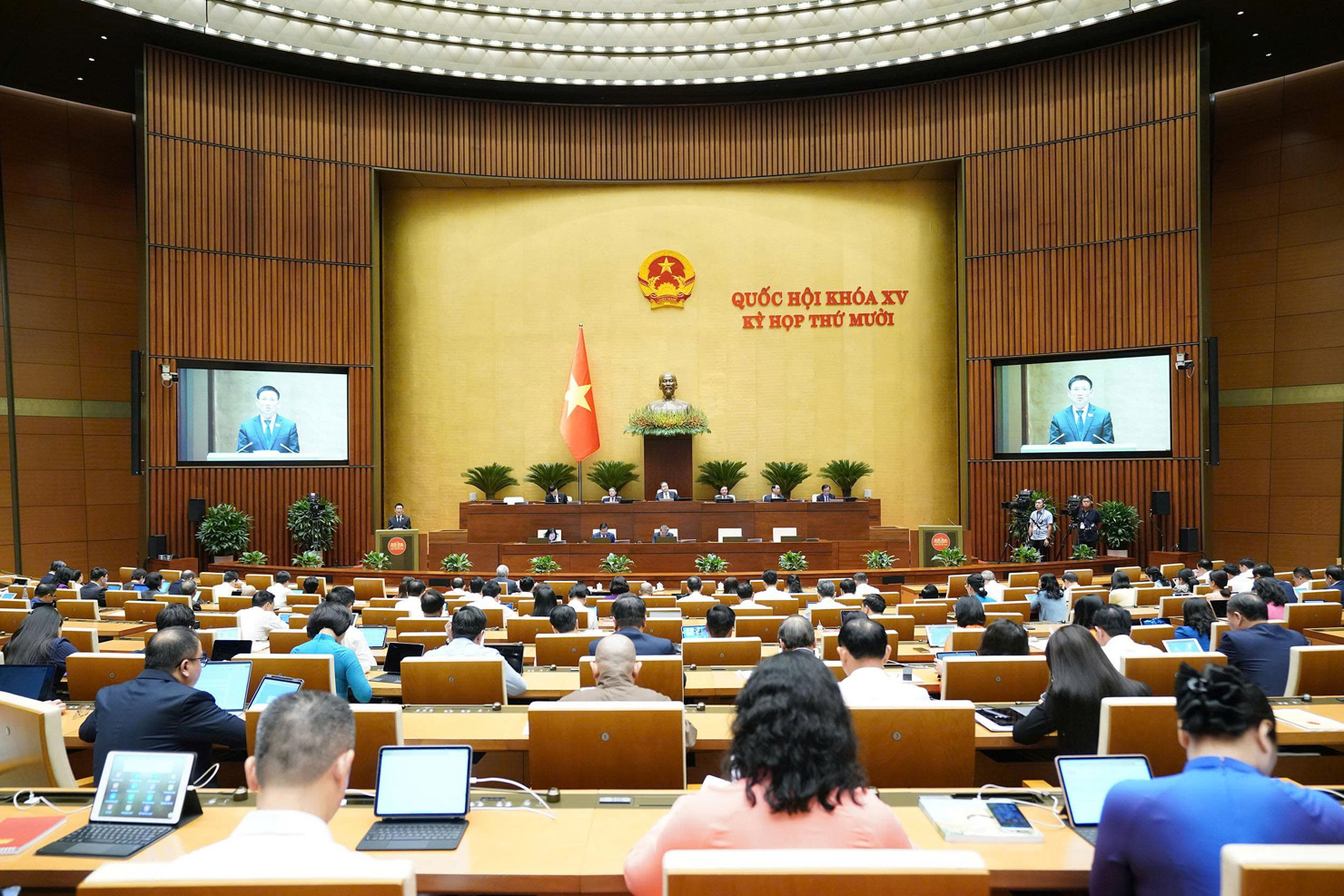 Toàn cảnh phiên họp.