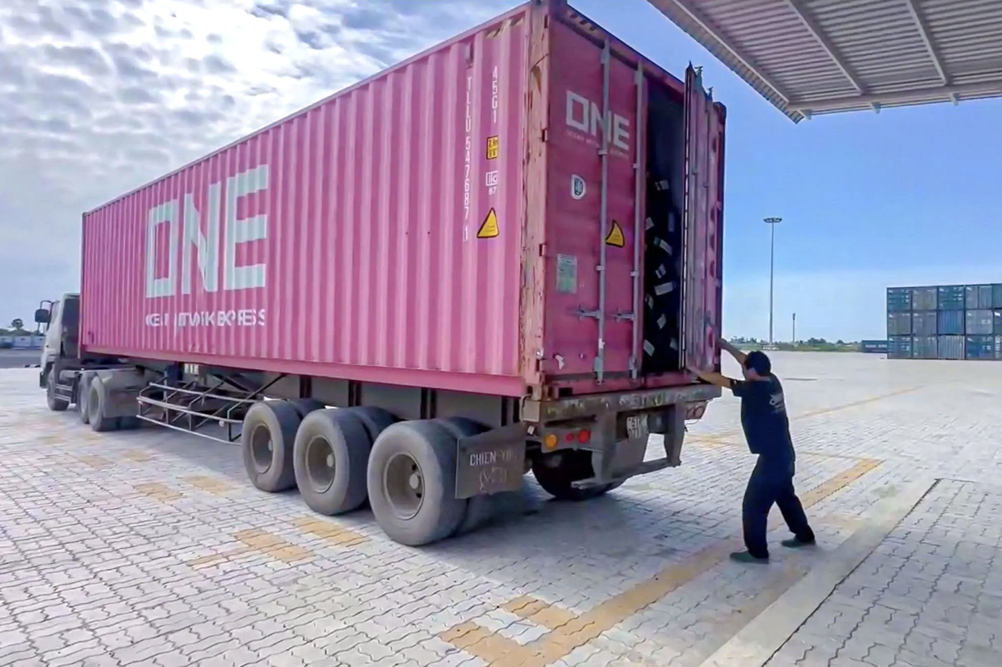 Ngày 9/7/2025, Dự án cảng Cạn Tân Cảng - Mộc Bài thông xe và chào đón chuyến xe container đầu tiên thông quan từ Campuchia về Việt Nam qua địa điểm giám sát Hải quan