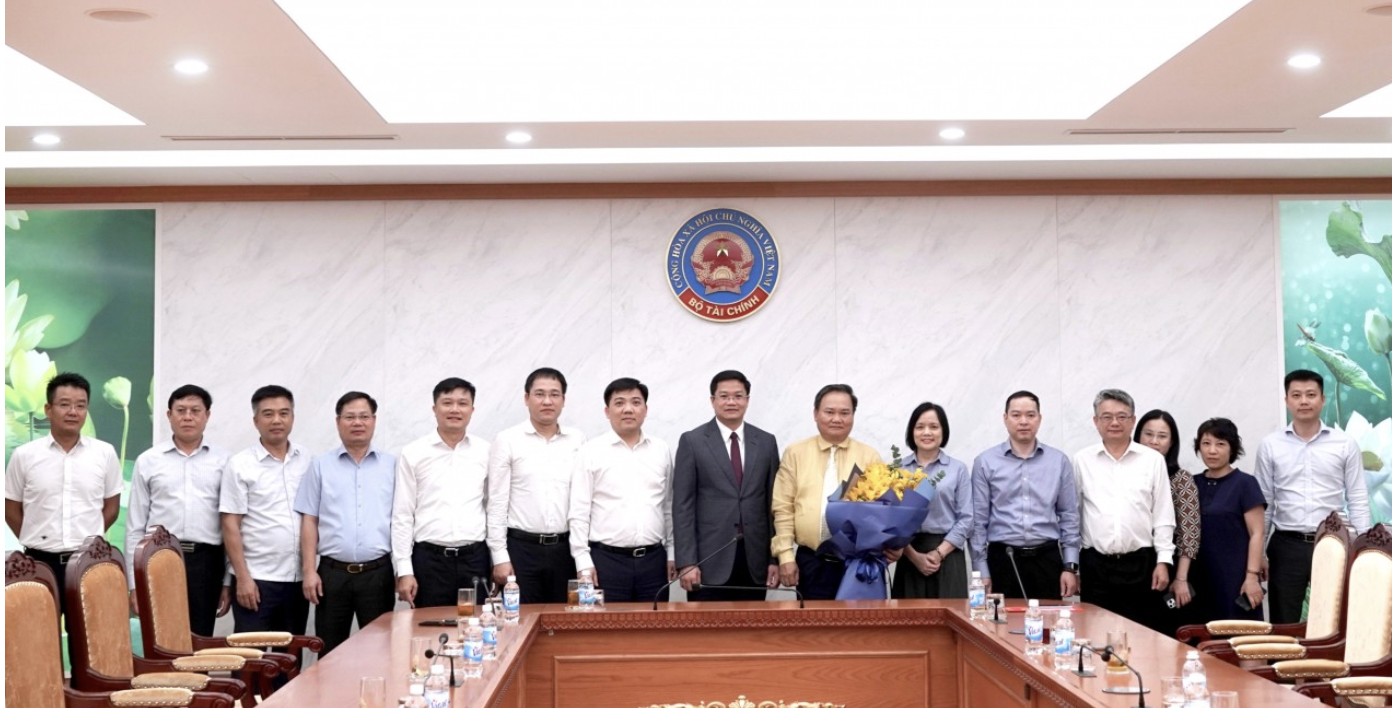 Các đại biểu tham dự buổi Lễ chúc mừng Tân Phó Cục trưởng Cục Kế hoạch - Tài chính.