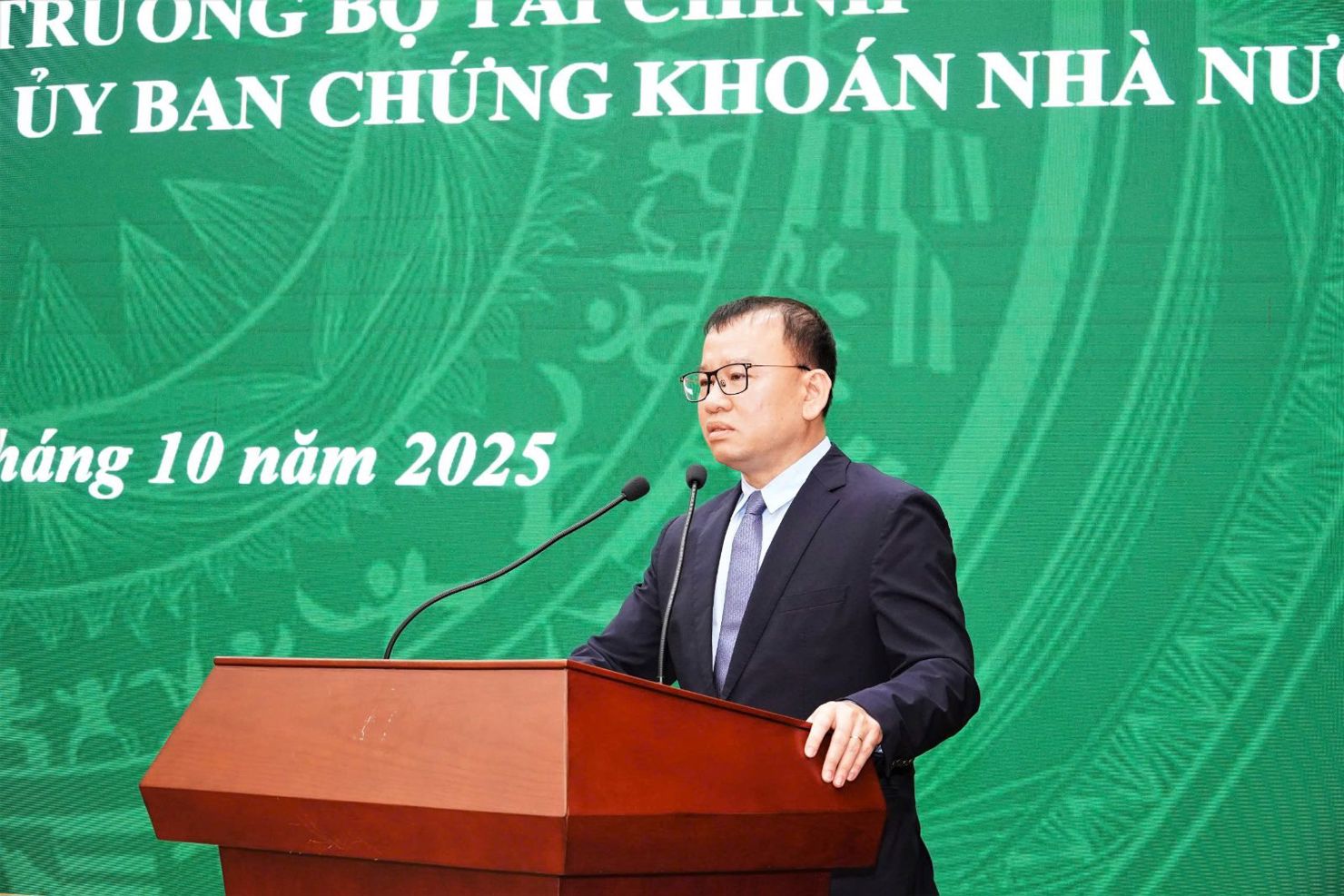 Ông Nguyễn Hoàng Dương - Phó Vụ trưởng Vụ Các Định chế Tài chính giữ chức Phó Chủ tịch UBCKNN kể từ ngày 20/10/2025.