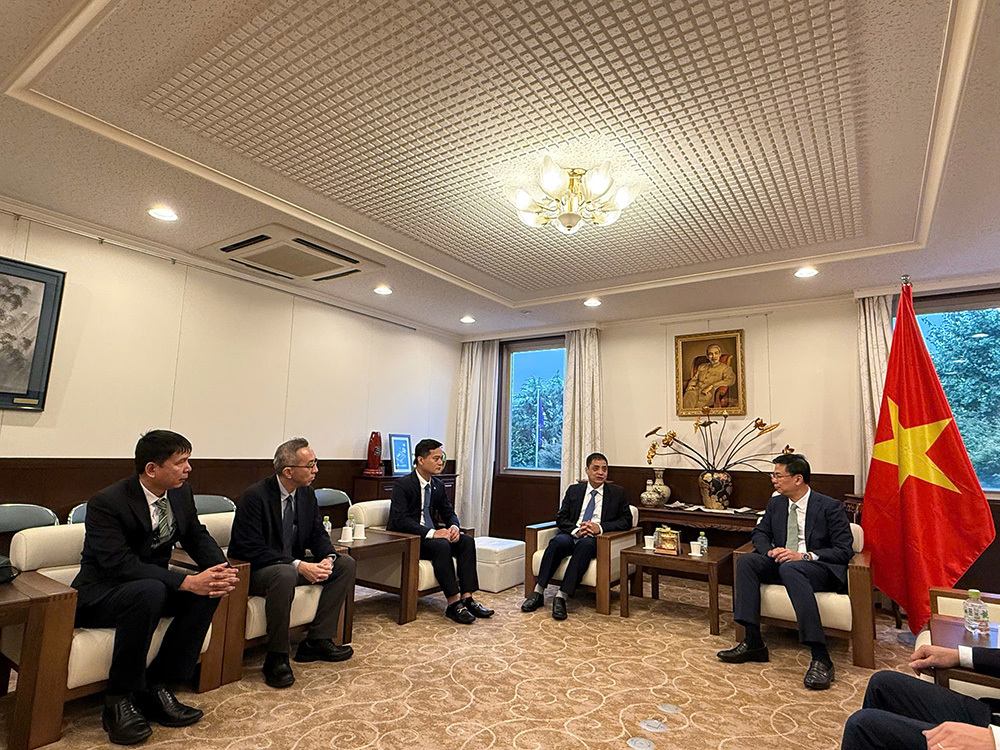 Ông Phạm Quang Hiệu, Đại sứ Việt Nam tại Nhật Bản tọa đàm với đoàn Công tác của VNPD