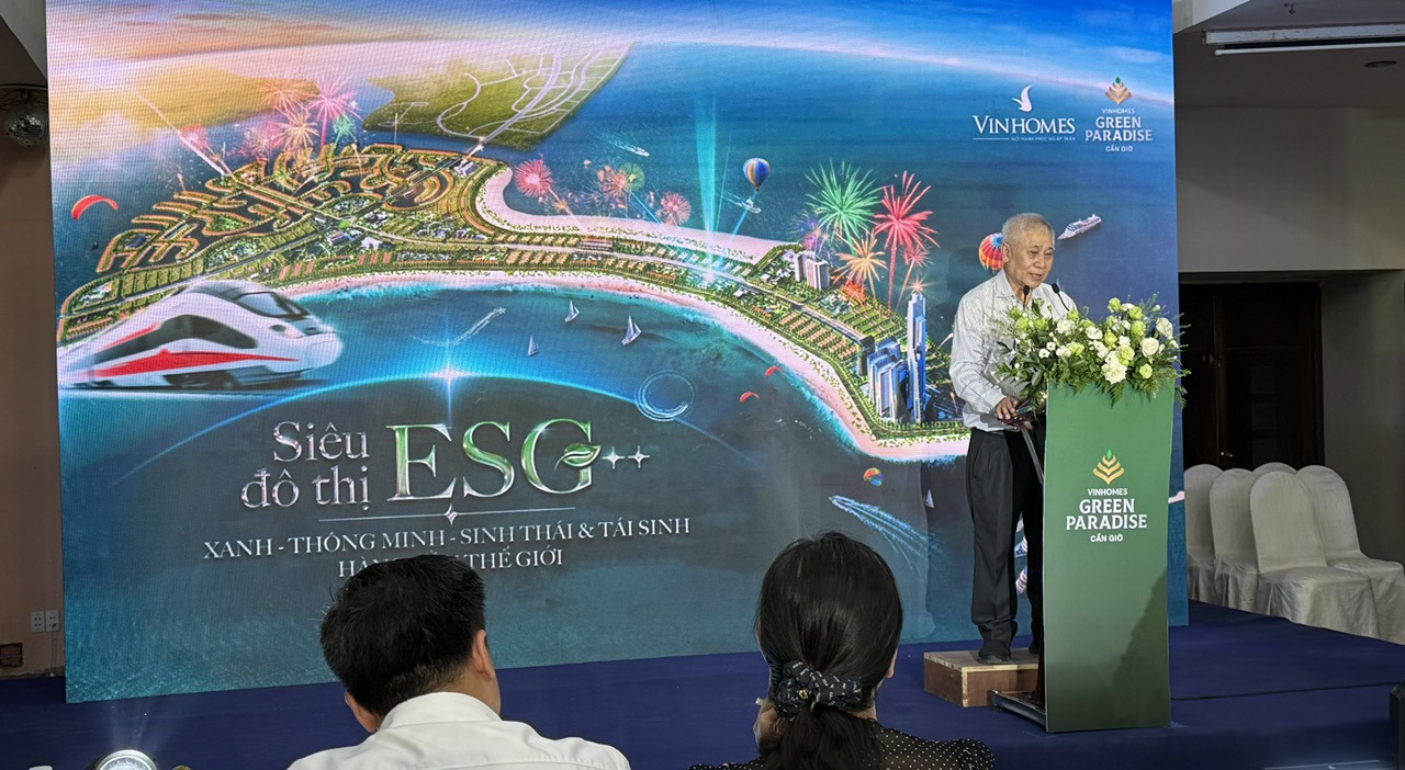 Kiến trúc sư Khương Văn Mười, Nguyên Phó Chủ tịch Hội Kiến trúc sư Việt Nam chia sẻ tại tọa đàm. Ảnh: Thanh Sơn