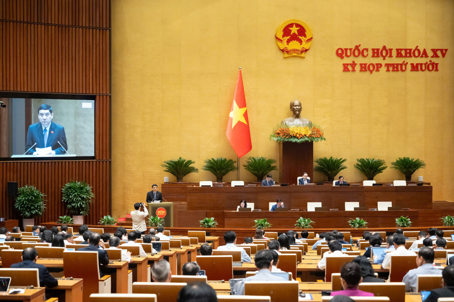 Quang cảnh phiên họp.