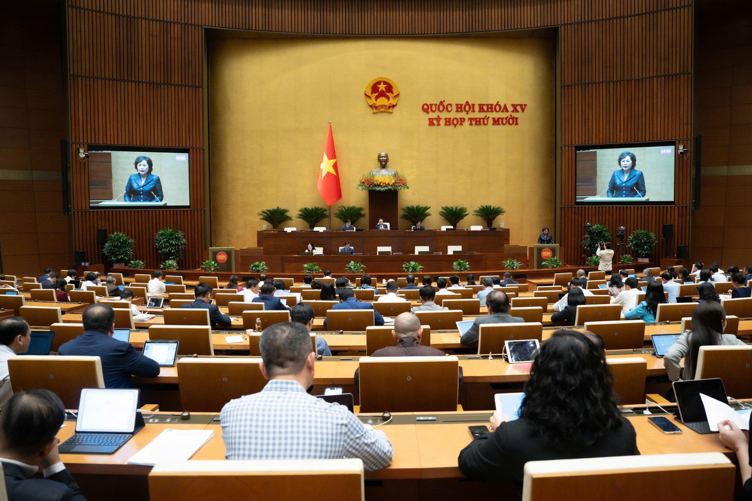 Quang cảnh phiên họp.