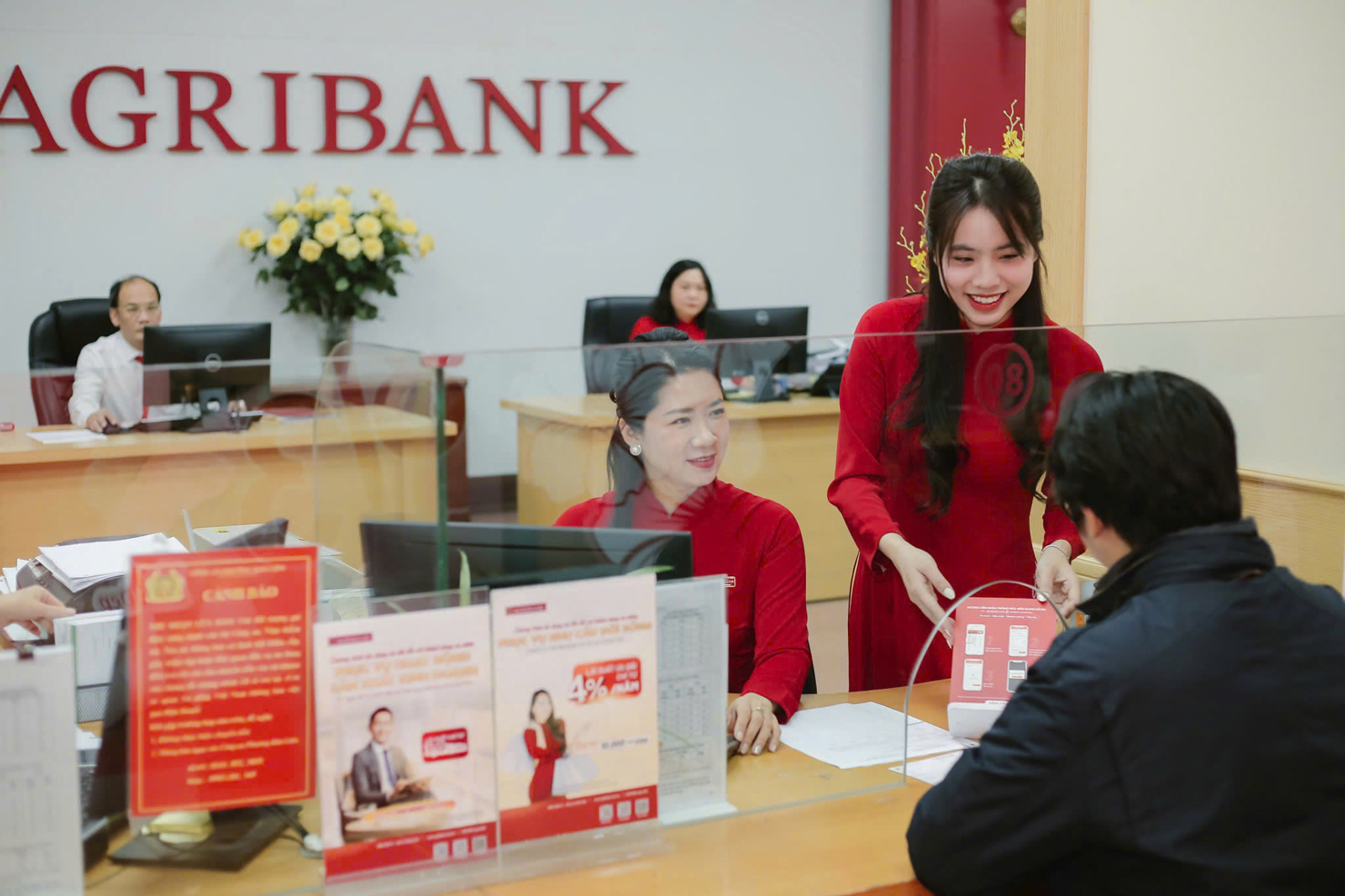 Agribank không ngừng nâng cao hiệu quả hoạt động, đáp ứng kịp thời nhu cầu sử dụng sản phẩm, dịch vụ ngân hàng của người dân và doanh nghiệp.