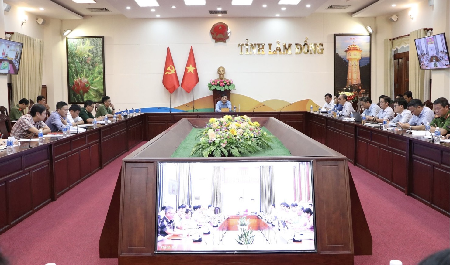 Tỉnh Lâm Đồng tham gia họp trực tuyến với Thủ tướng Chính phủ về công tác chống khai thác thủy sản bất hợp pháp. Ảnh: T.N