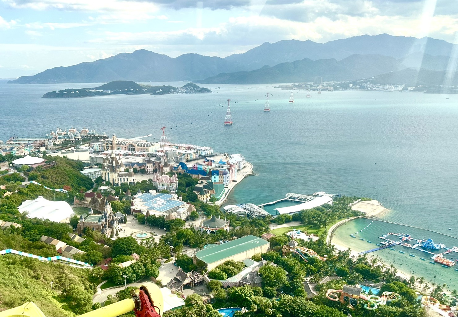 Việt Nam đã vươn lên trở thành một quốc gia có nền kinh tế phát triển năng động, là điểm sáng của thế giới. Ảnh: H.Dịu