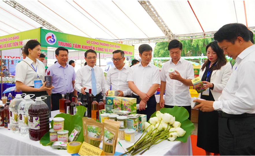 Gian hàng nông sản Quảng Trị thu hút đông đảo khách tham quan tại hội chợ xúc tiến thương mại