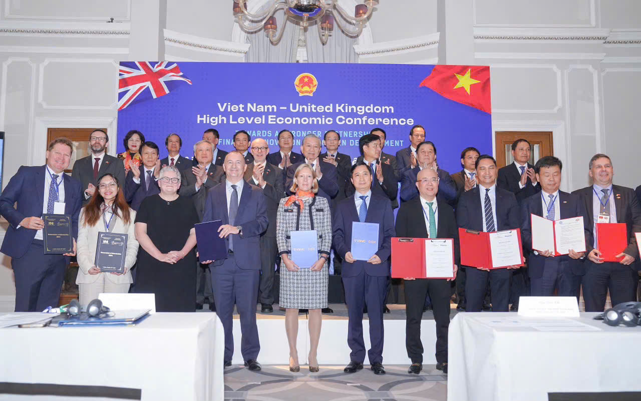 Lễ ký kết có sự tham dự, chứng kiến của Tổng Bí thư Tô Lâm, cùng các đại diện lãnh đạo cấp cao, lãnh đạo tổ chức, doanh nghiệp (liên quan) của 2 nước