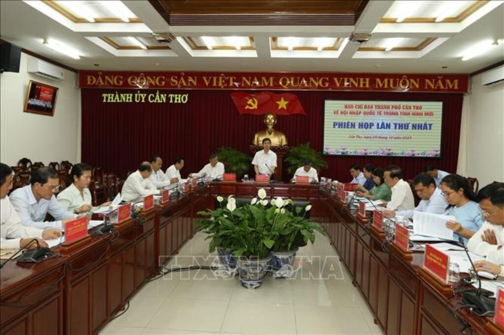 Phiên họp lần thứ nhất của Ban Chỉ đạo TP. Cần Thơ về phát triển khoa học công nghệ, đổi mới sáng tạo và chuyển đổi số sau 3 tháng hợp nhất. Ảnh: TTXVN
