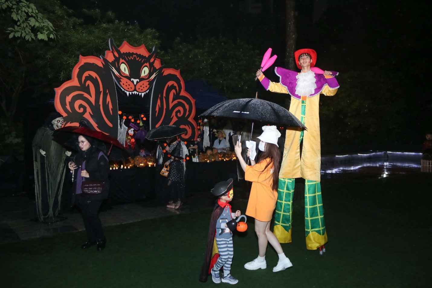 Ciputra Hanoi rực rỡ đêm hội Halloween 2025, thu hút hàng nghìn cư dân tham dự - Ảnh 3