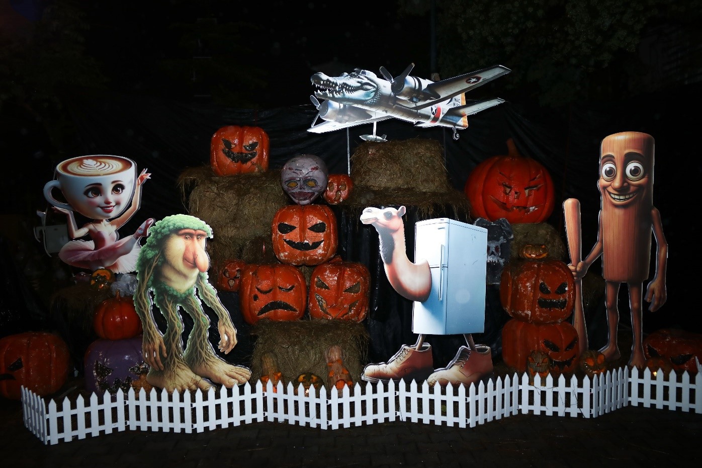 Ciputra Hanoi rực rỡ đêm hội Halloween 2025, thu hút hàng nghìn cư dân tham dự - Ảnh 1