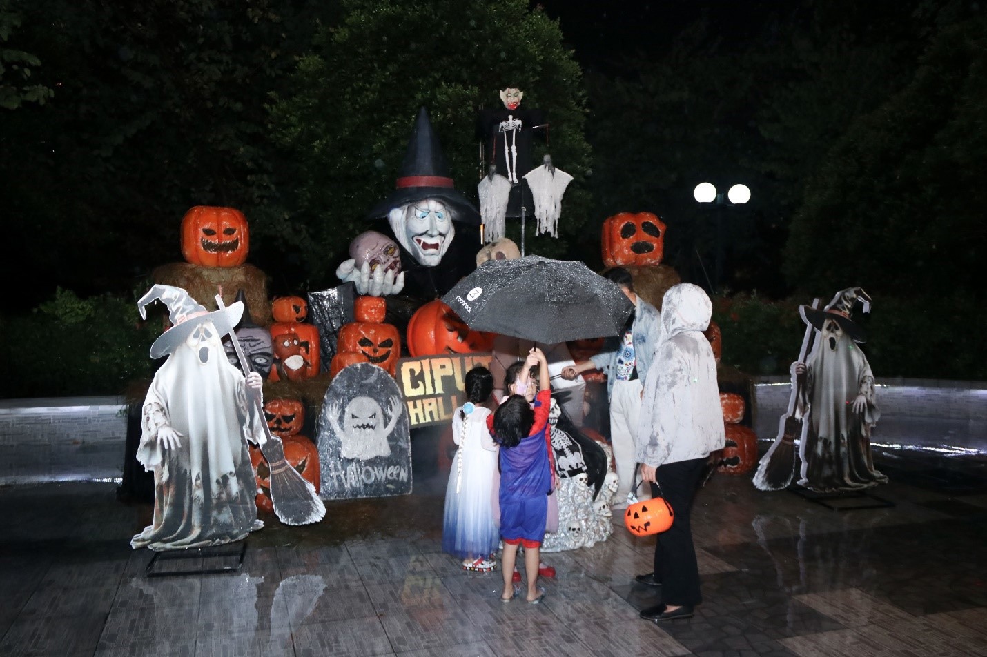 Ciputra Hanoi rực rỡ đêm hội Halloween 2025, thu hút hàng nghìn cư dân tham dự - Ảnh 4
