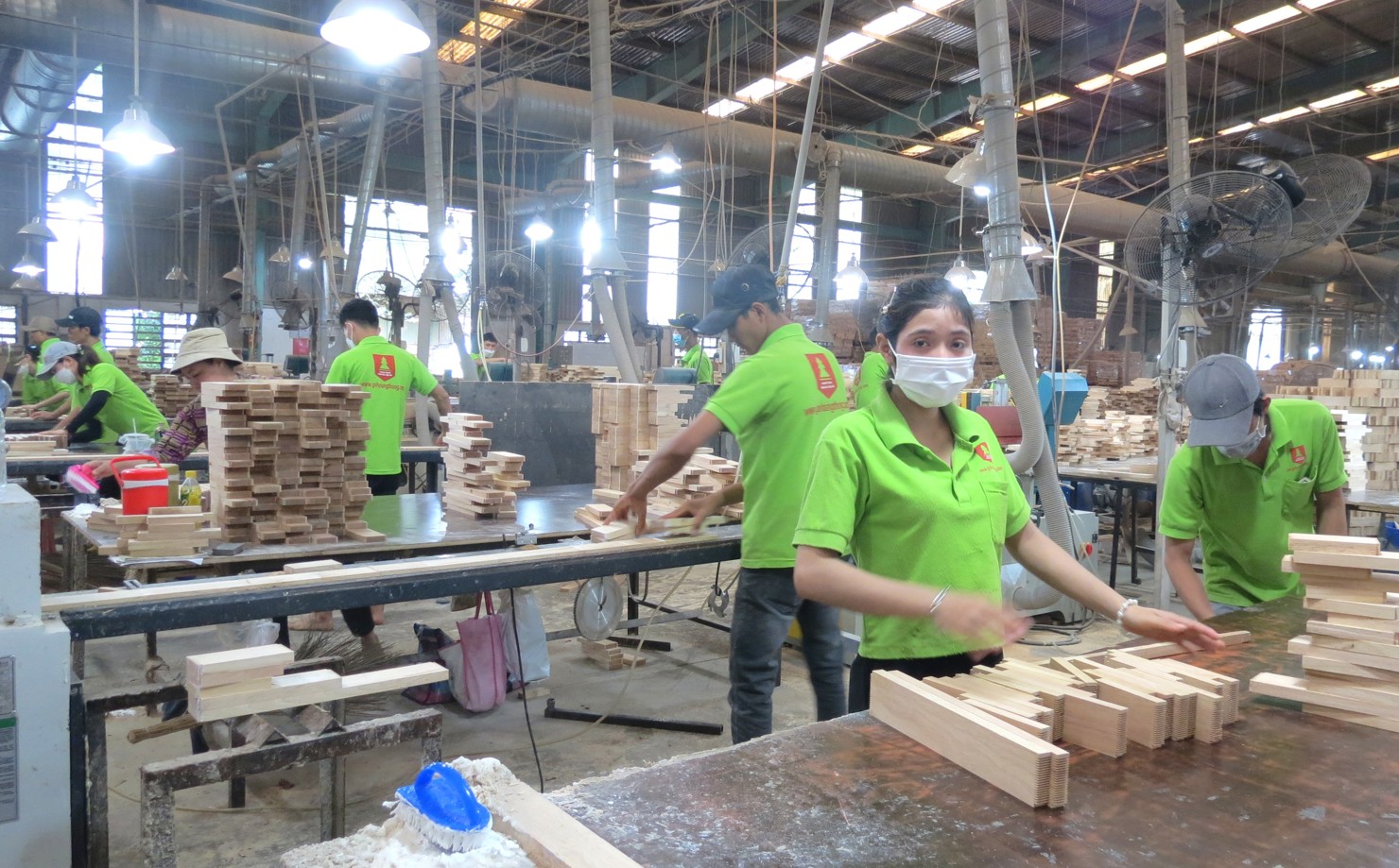 Hoạt động tại một doanh nghiệp ngành gỗ TP. Hồ Chí Minh. Ảnh: Phạm Thọ