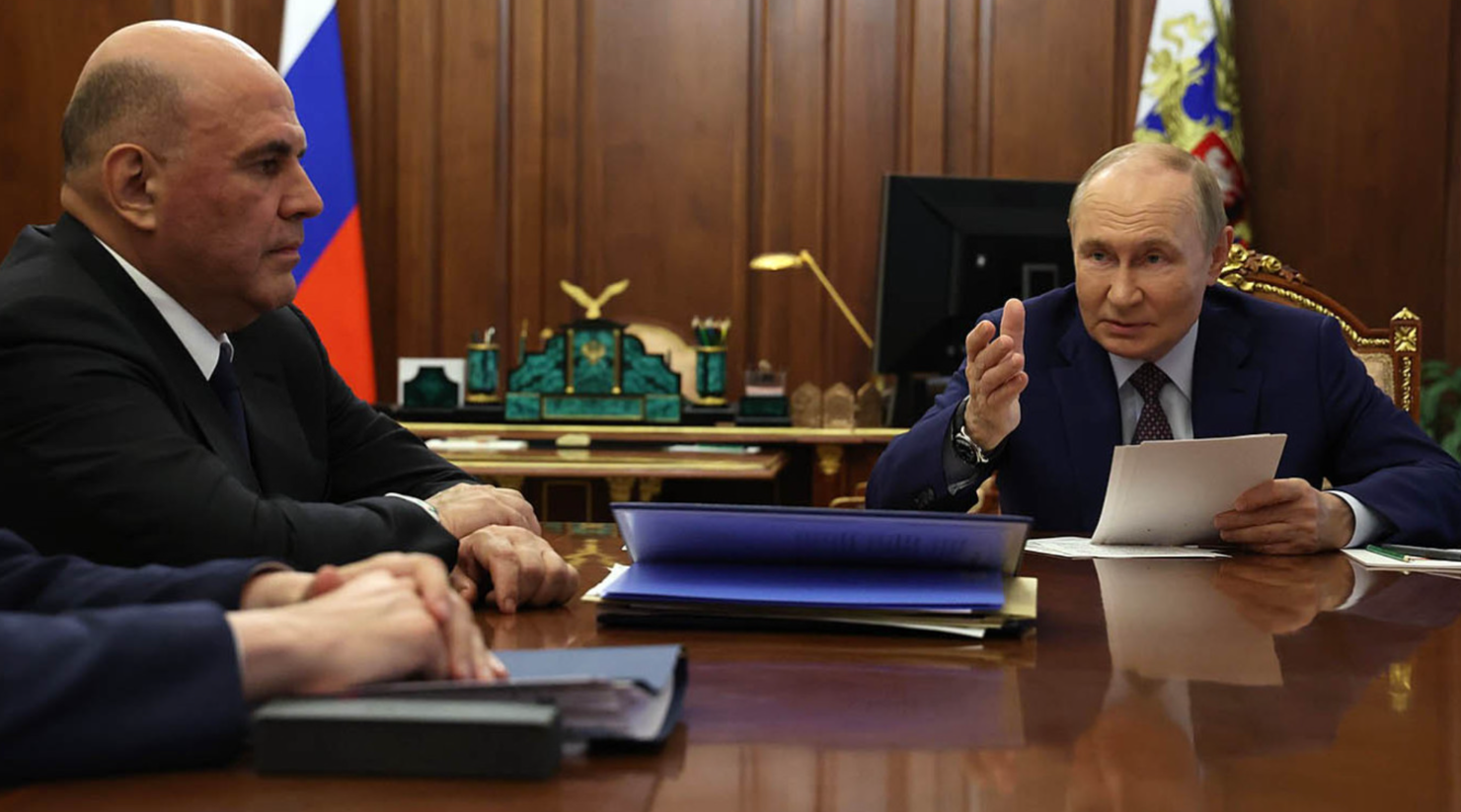 Tổng thống Vladimir Putin chỉ đạo các cơ quan chức năng hoàn thiện lộ trình khai thác và sản xuất đất hiếm dài hạn trước ngày 1/12. Ảnh: Điện Kremlin.  