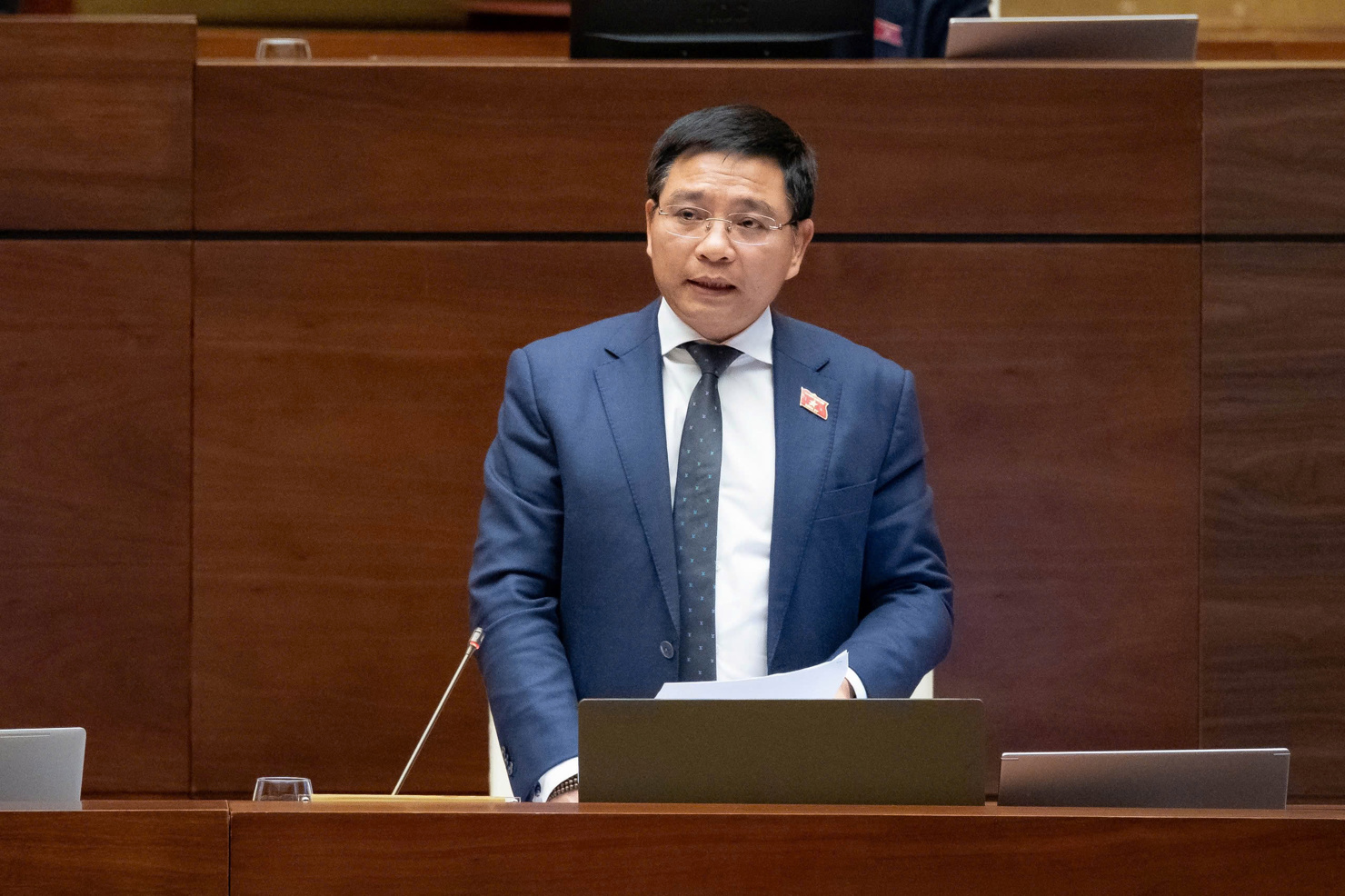 Bộ trưởng Bộ Tài chính Nguyễn Văn Thắng làm rõ nhiều nội dung đại biểu quan tâm.