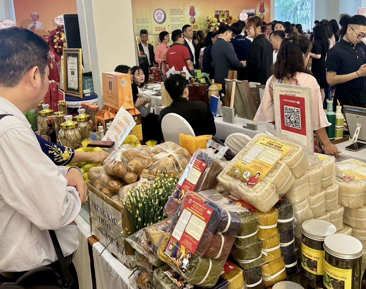 Những chương trình kết nối cung - cầu, bình ổn giá cần đẩy mạnh triển khai trong những tháng cuối năm. Ảnh minh hoạ: H.D