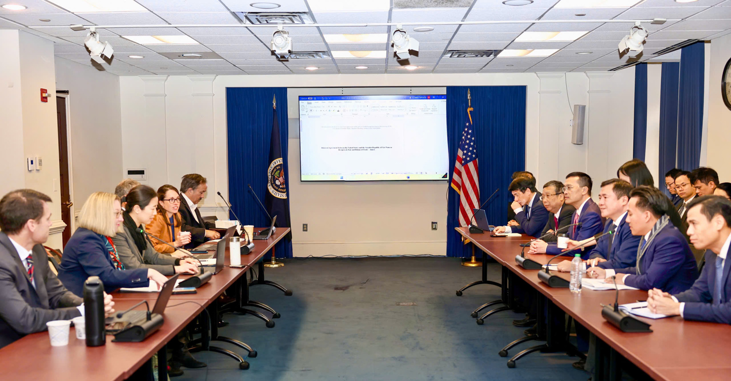 Thứ trưởng Bộ Công Thương, Phó Trưởng Đoàn đàm phán Chính phủ Nguyễn Sinh Nhật Tân làm việc với phía Hoa Kỳ trong phiên đàm phán kỹ thuật.