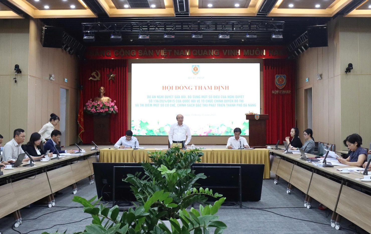 Thứ trưởng Bộ Tư pháp Phan Chí Hiếu vừa chủ trì Hội đồng thẩm định dự án Nghị quyết sửa đổi, bổ sung một số điều của Nghị quyết số 136/2024/QH15.