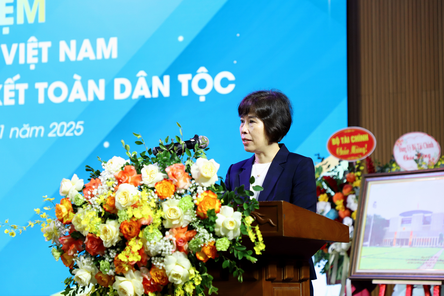 Thứ trưởng Bộ Tài chính Nguyễn Thị Bích Ngọc phát biểu tại buổi lễ.