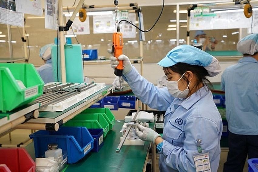 Chế tài cần mạnh để ngăn chặn tình trạng nợ BHXH, đảm bảo quyền lợi cho người lao động.