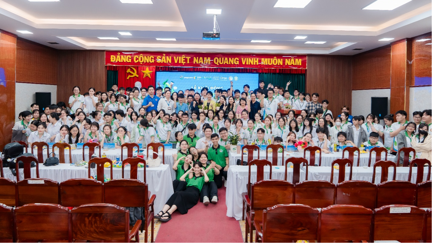  Toàn cảnh lễ phát động Dự án “Trạm Xanh” năm 2025 tại trường Đại học Tài nguyên và Môi trường TPHCM vào ngày 01/11/2025.