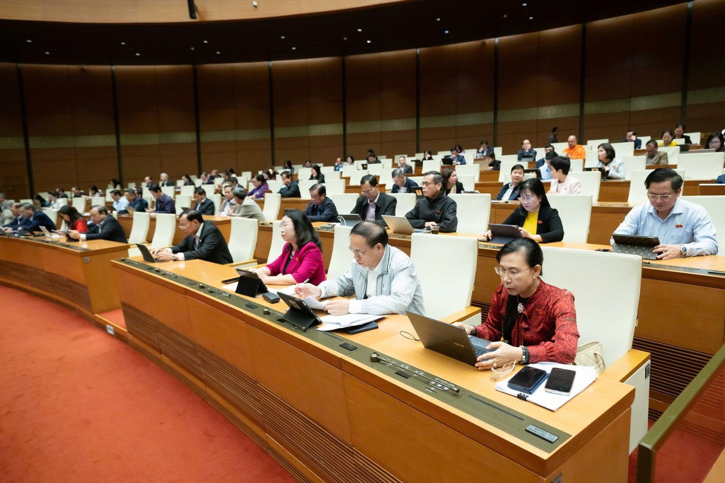 Các đại biểu tại phiên họp.