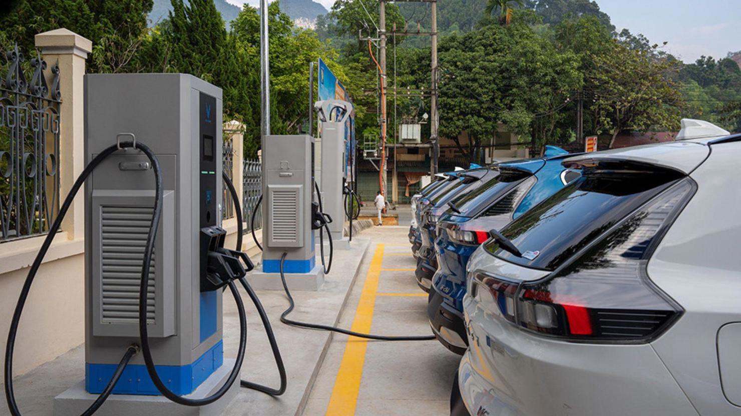 Việc chuyển đổi sang sử dụng phương tiện xanh là yêu cầu không thể trì hoãn.