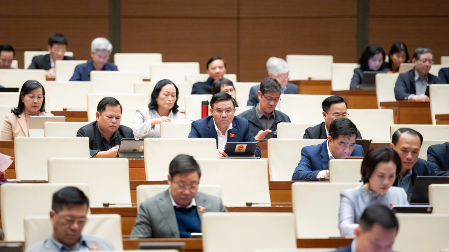 Các đại biểu tại phiên họp.