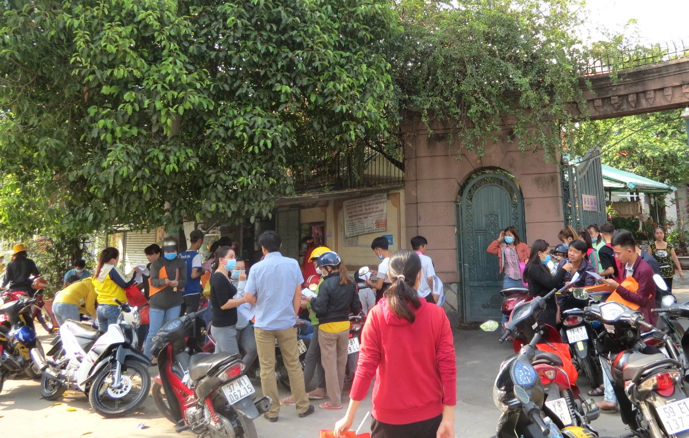 Công nhân Công ty TNHH Asia Garment, TP. Hồ Chí Minh đòi BHXH (công ty hiện đã ngừng hoạt động). Ảnh: Phạm Thọ