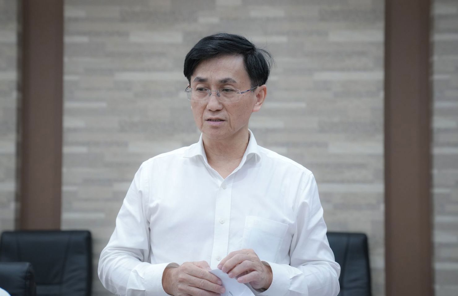 Đồng chí Lê Minh Quốc Việt – Bí thư Đảng ủy, Giám đốc Công ty Điện lực Bình Dương chia sẻ tại buổi làm việc.