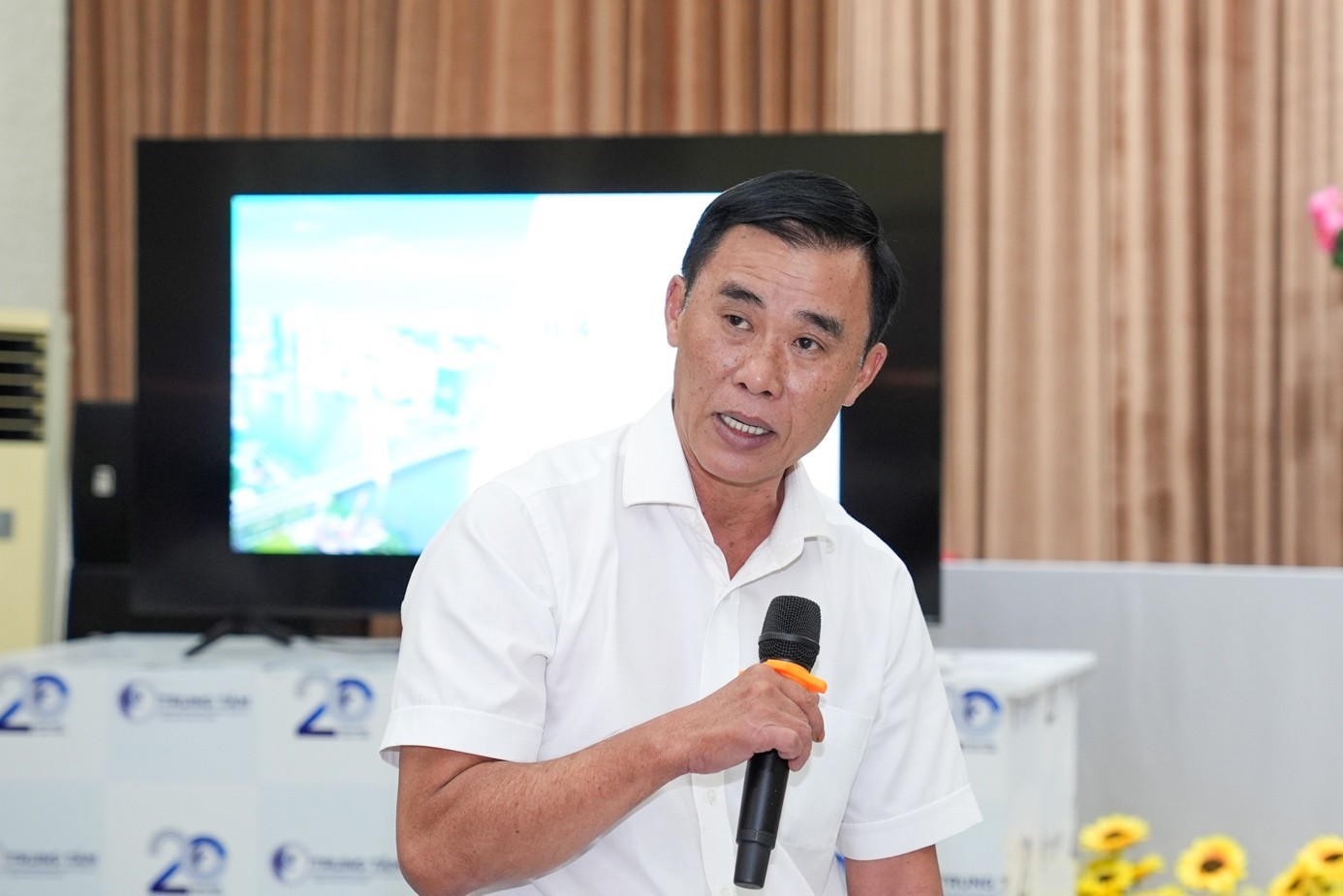 Ông Nguyễn Minh Tùng – Thành viên HĐTV EVNHCMC đóng góp ý kiến và phát biểu chỉ đạo về công tác đầu tư xây dựng tại tọa đàm