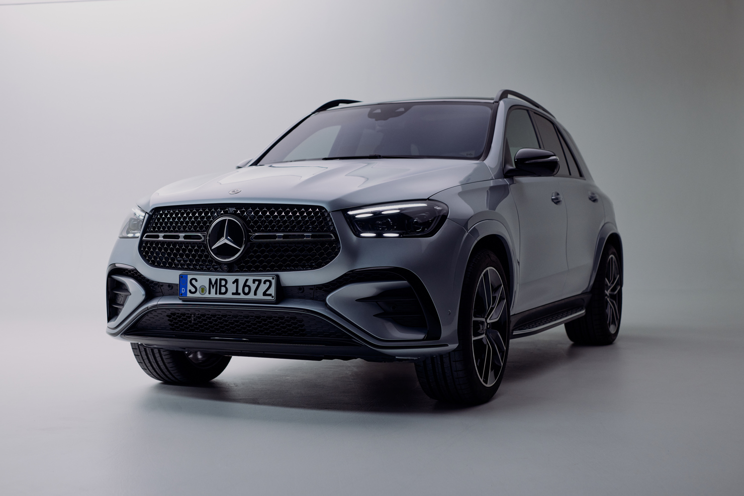 Mercedes-Benz GLE 400 e 4MATIC có động cơ M254 2.0L hỗ trợ bởi hệ thống pin hiệu điện thế cao.