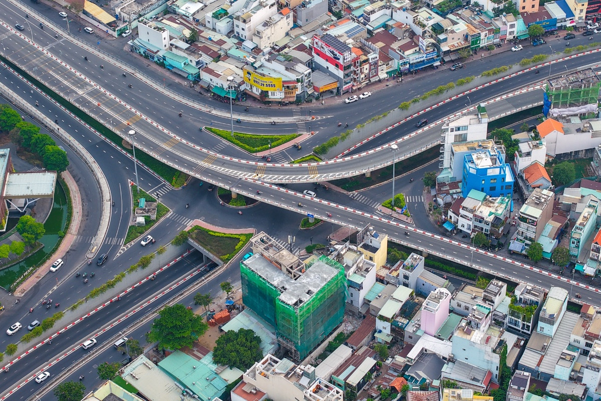 Hạ tầng TP. Hồ Chí Minh được đẩy mạnh giúp các dự án bất động sản nhà ở thêm sức hút.