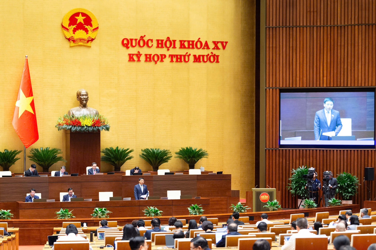 Quang cảnh phiên họp.