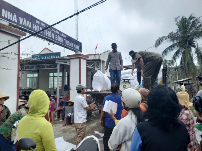 Tiếp tục xuất cấp 4.000 tấn gạo dự trữ quốc gia hỗ trợ các tỉnh miền Trung ứng phó, khắc phục hậu quả mưa lũ