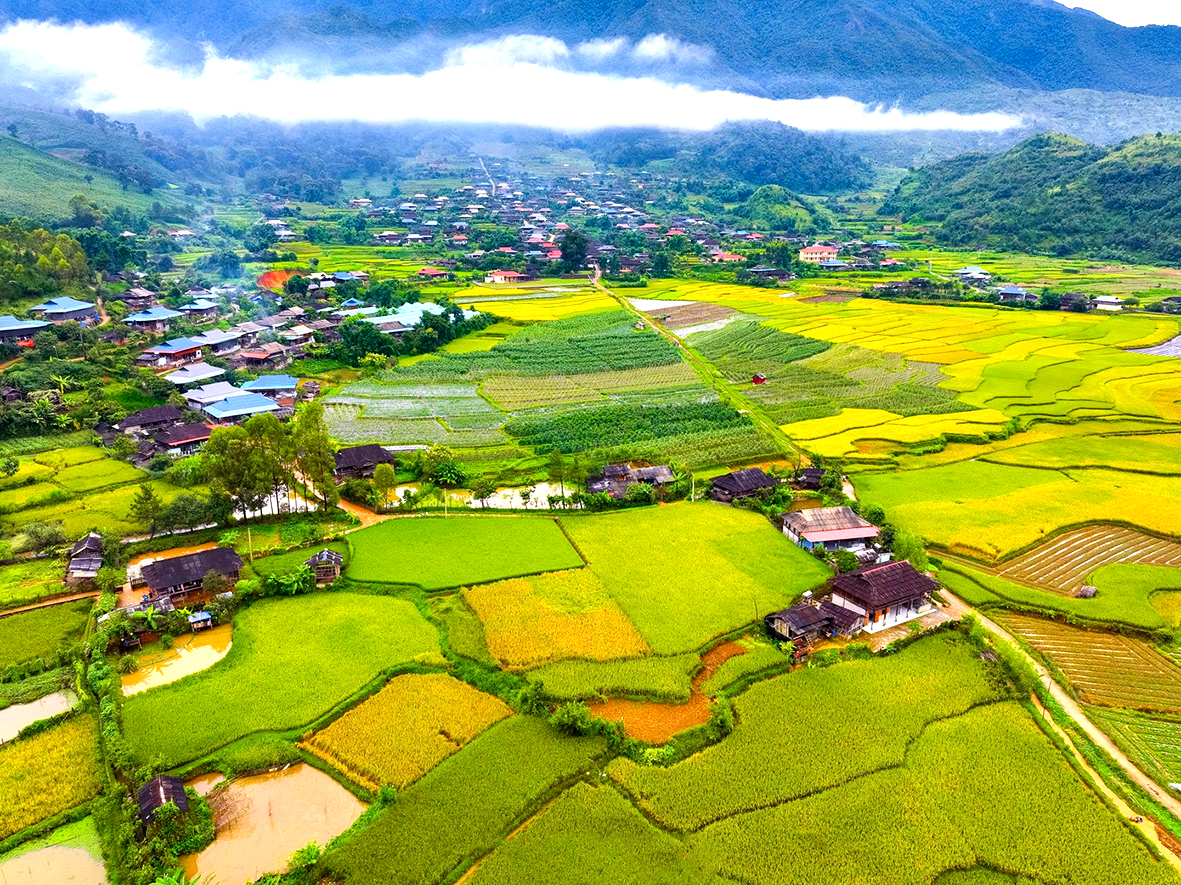 EMAGAZINE: Sơn La - Bừng sáng sắc màu đổi mới trên những bản làng vùng cao