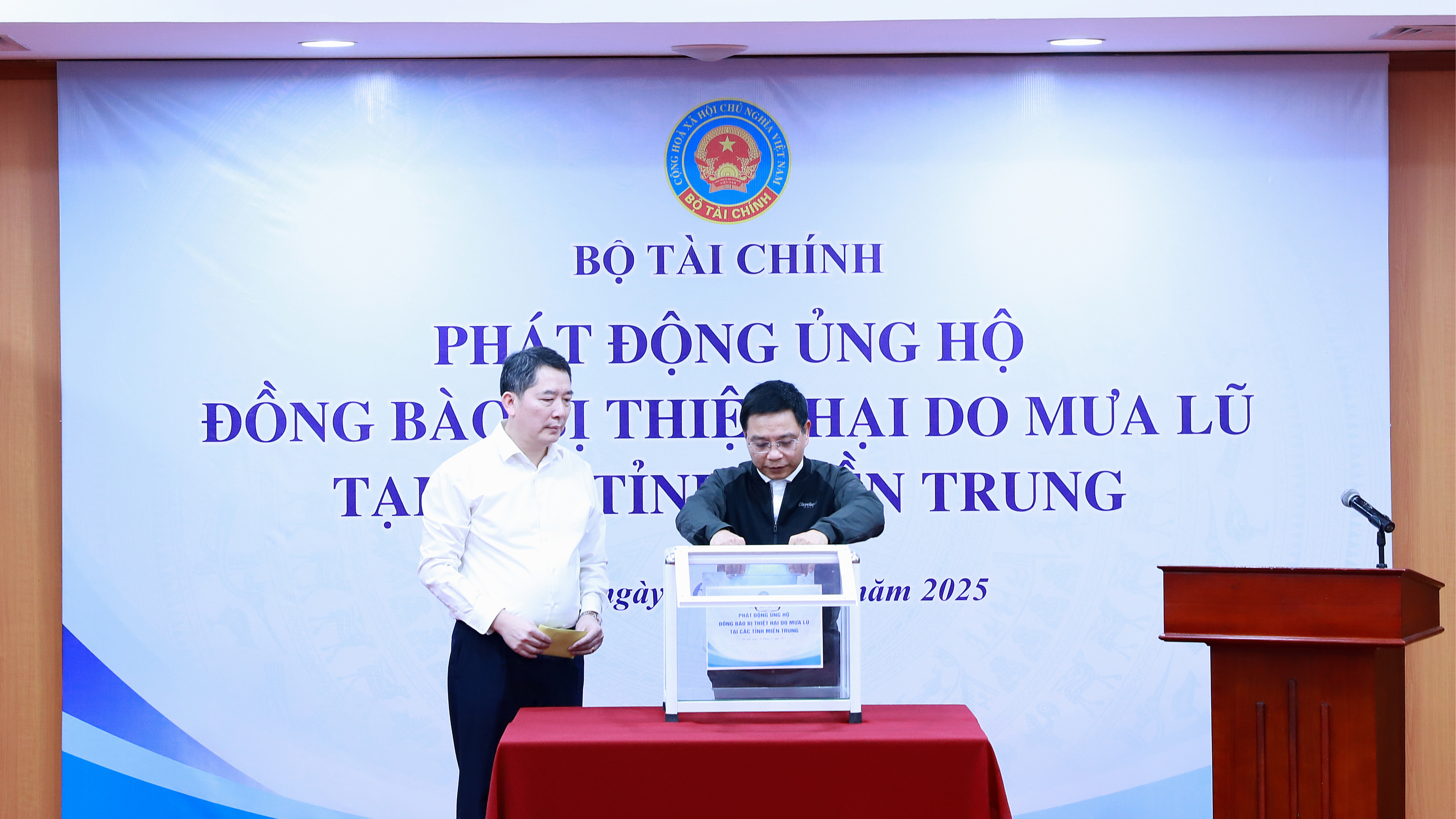 Bộ Tài chính phát động ủng hộ đồng bào bị thiệt hại do mưa lũ tại các tỉnh miền Trung