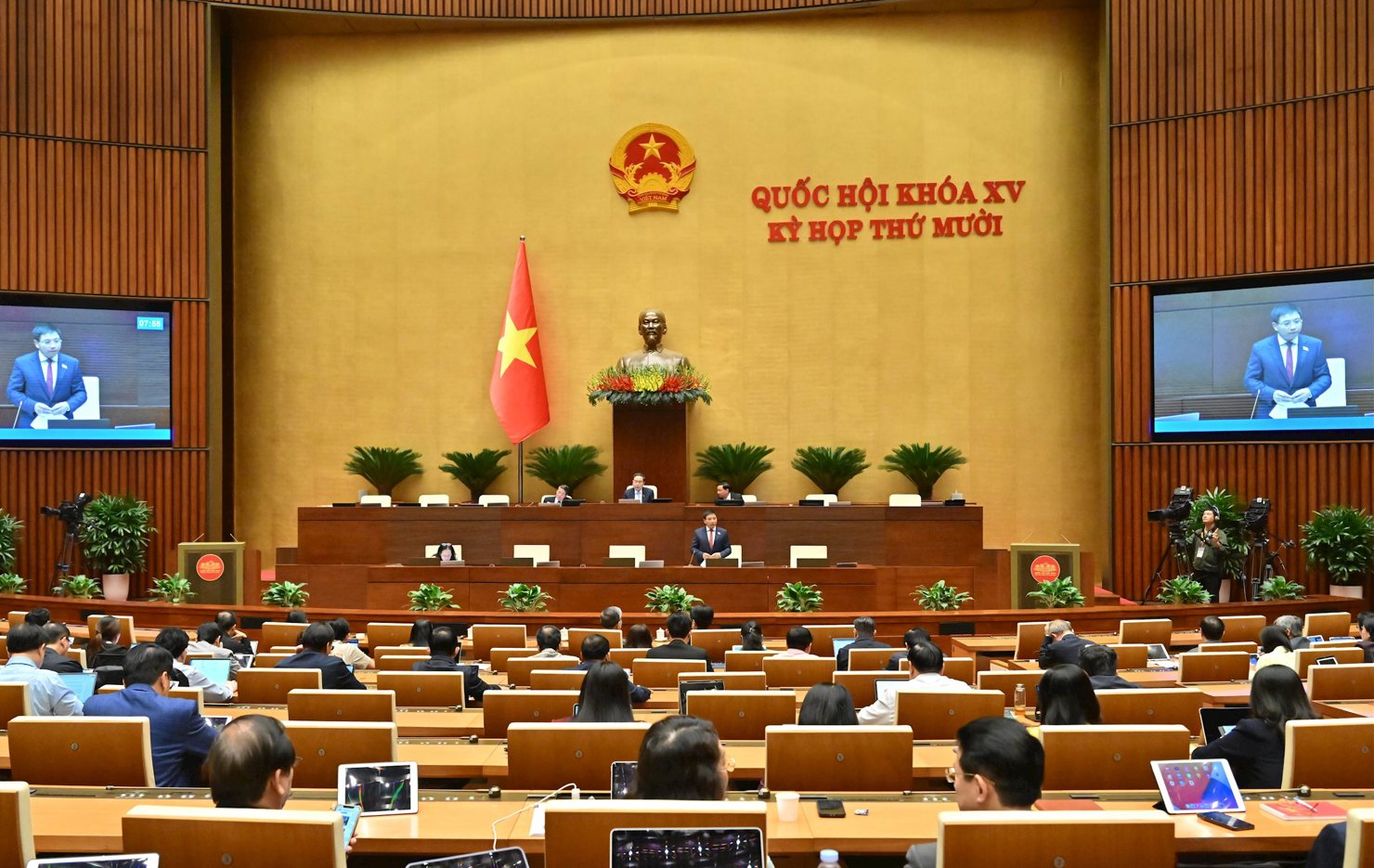 Quang cảnh phiên họp.