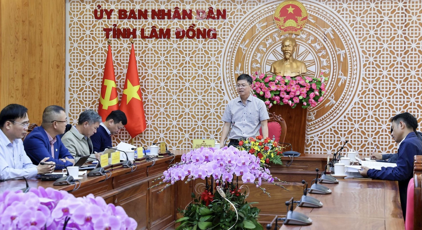 Phó Chủ tịch UBND tỉnh Lâm Đồng Nguyễn Hồng Hải đề nghị ACV phấn đấu hoàn thành trước ngày 25/8/2026. Ảnh: N.N