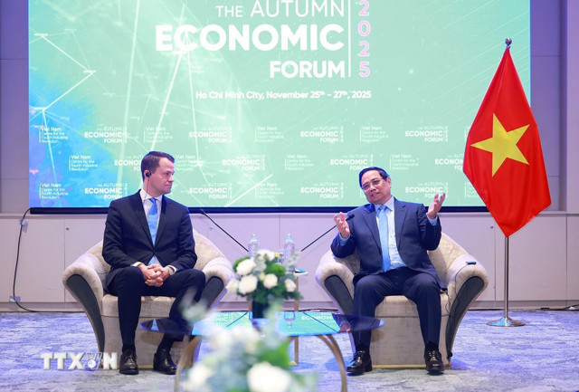 Thủ tướng Phạm Minh Chính tiếp ông ông Stephan Mergenthaler - Giám đốc Điều hành WEF trong khuôn khổ Diễn đàn kinh tế mùa thu ngày 26/11. Ảnh: TTXVN  