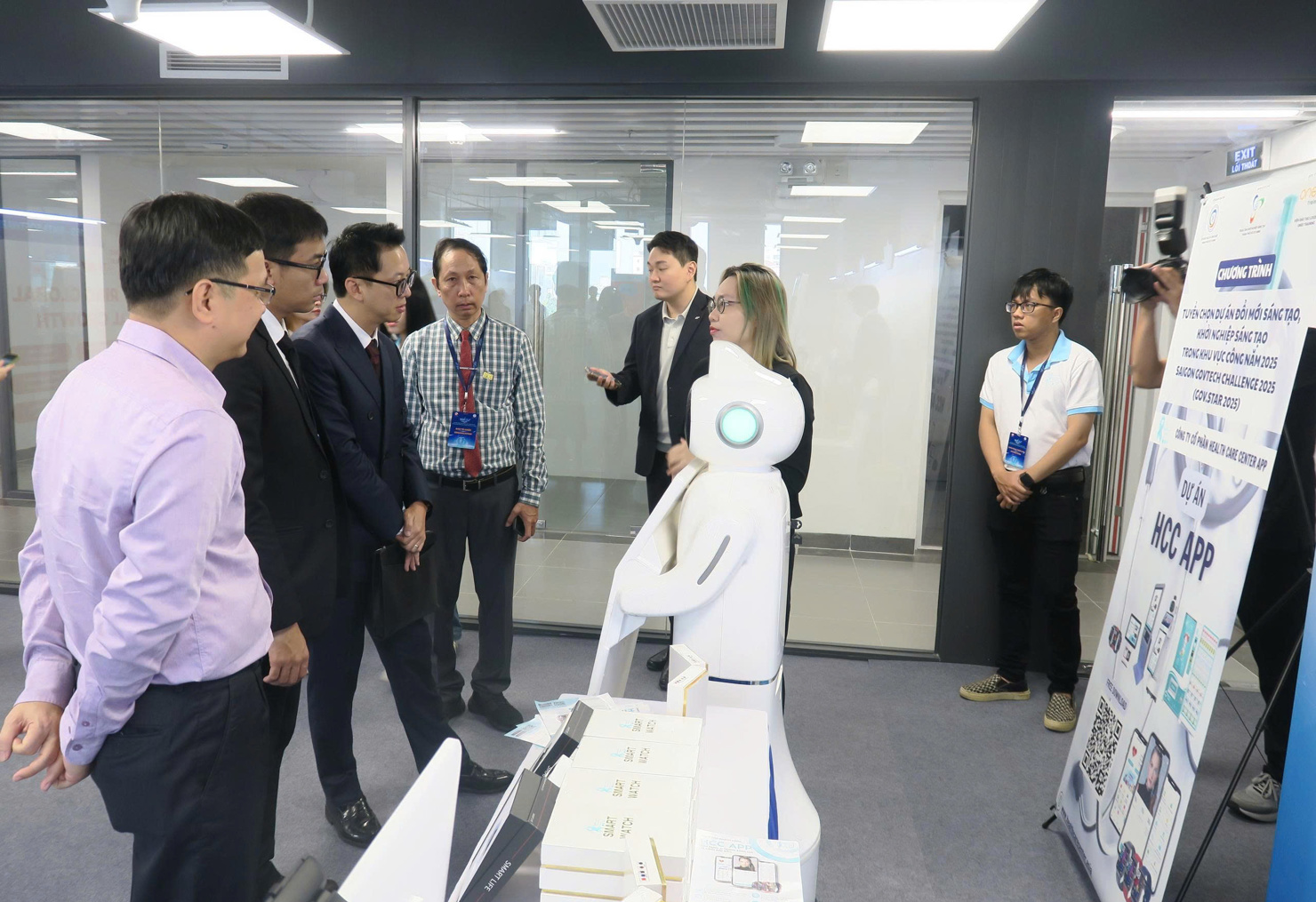 WISE HCMC+ 2025 với quy mô gần 200 gian triển lãm công nghệ, với nhiều sản phẩm công nghệ tiên tiến được giới thiệu tại sự kiện. Ảnh: Đức Mỹ