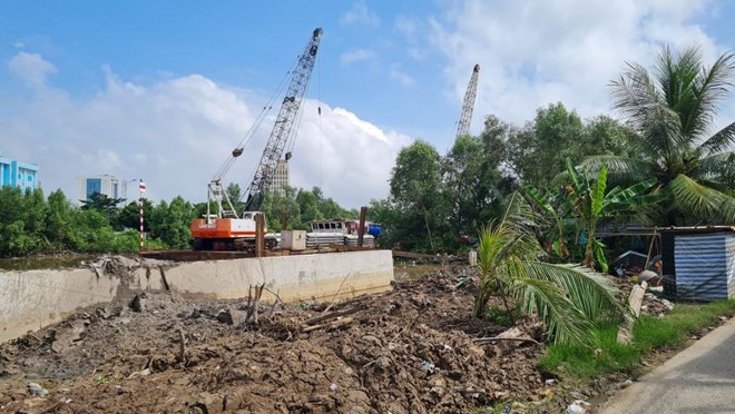 Cà Mau nỗ lực đẩy nhanh giải ngân vốn đầu tư công, đặc biệt là các dự án giao thông trọng điểm. Ảnh: Bích Ngọc