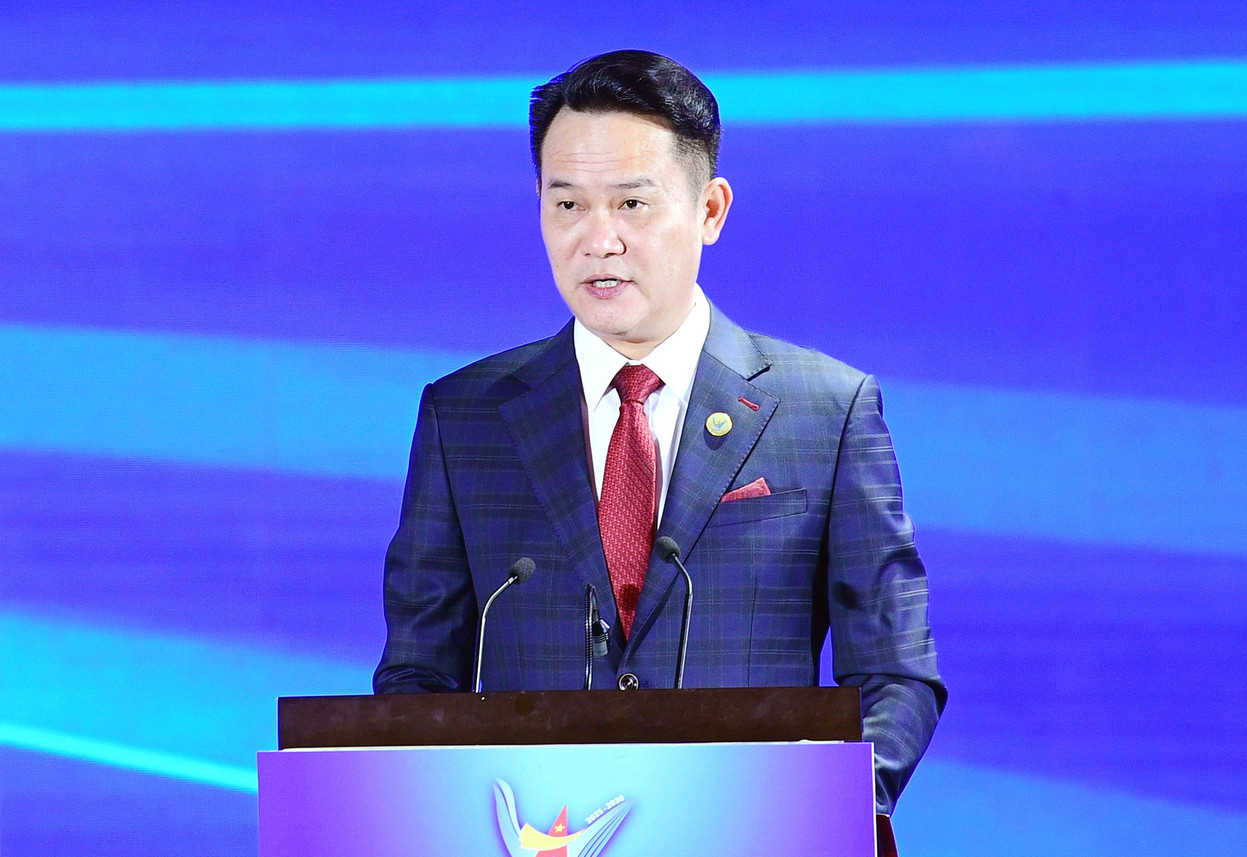 Chủ tịch Hội Doanh nhân trẻ Việt Nam khóa VIII Đặng Hồng Anh phát biểu khai mạc Đại hội.